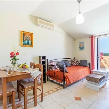 La Soffitta Di Bampina شقة